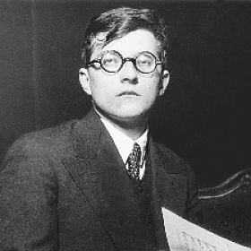 родился русский композитор, пианист и общественный деятель Дмитрий Дмитриевич Шостакович [25.IX.1906 — 9.VIII.1975]